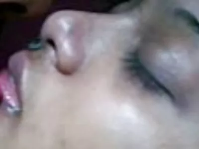 തത്ത്വത്തിന്റെ മേശപ്പുറത്ത് തന്നെ സുന്ദരമായ തേൻ ഇടിക്കുന്നു