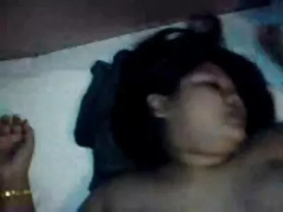 ആഷോളിൽ പിങ്ക് സെക്‌സ് ടോയ്‌ക്കൊപ്പം ലാറ്റിന സ്ലട്ടിനെ ആകർഷിച്ചുകൊണ്ട് കോഴി സവാരി
