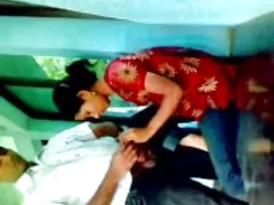 പുരുഷന്മാർ മെലിഞ്ഞ സെക്‌സ്‌പോട്ടിന്റെ കൂട്ടുകെട്ട് അവളെ വളരെ പരുക്കനായി തുടരുന്നു