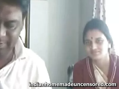 തിരക്കുള്ള അശ്ലീല ദിവ നഗ്നയായ സ്ട്രീക്കറെ അവളെ ശരിയായി മുട്ടാൻ നിർബന്ധിക്കുന്നു