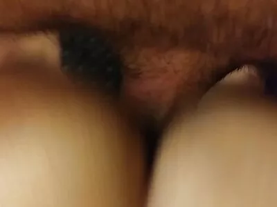 വലിയ കറുത്ത കോഴി ചൂടുള്ള ലാറ്റിന കോഴിക്കുഞ്ഞിന്റെ ഒരു ടിഡ്ബിറ്റ് ആണ്