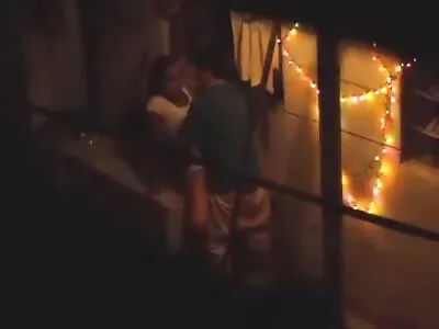കോഴിയെ കൊതിക്കുന്ന ലാറ്റിന തന്റെ നനഞ്ഞ സ്നാച്ചിൽ അവനെ വളരെ ആഴത്തിൽ ആഗ്രഹിക്കുന്നു